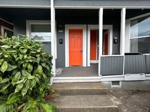 3138 SE Belmont St in Portland, OR - Building Photo - Building Photo