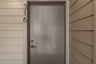 8417 SW 24th Ave, Unit 316 in Portland, OR - Building Photo