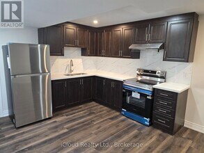 5457 Meadowcrest Ave in Mississauga, ON - Building Photo - Building Photo