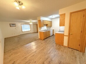 343 Twin Oak Dr in Altoona, WI - Building Photo - Building Photo