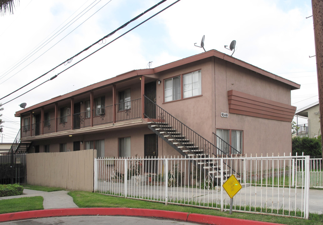 9148 Stewart And Gray Rd in Downey, CA - Building Photo