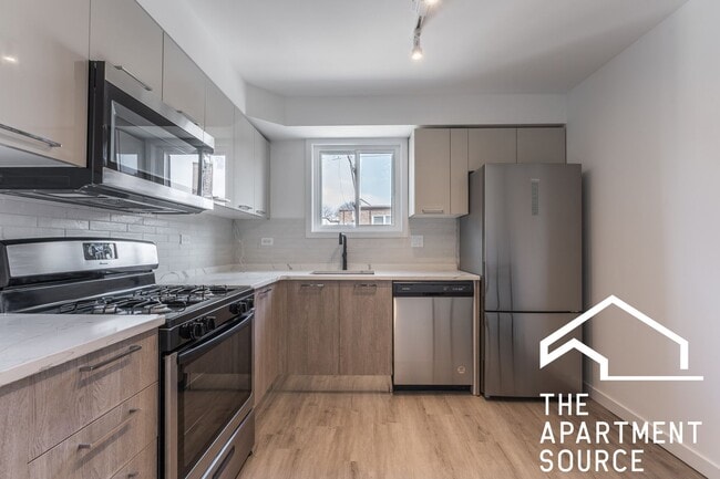 7619 N Sheridan Rd, Unit 3A