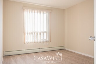 7331-7331 South Terwillegar Dr NW in Edmonton, AB - Building Photo - Building Photo