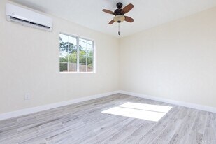 11602 Lull St, Unit Duplex in Los Angeles, CA - Building Photo