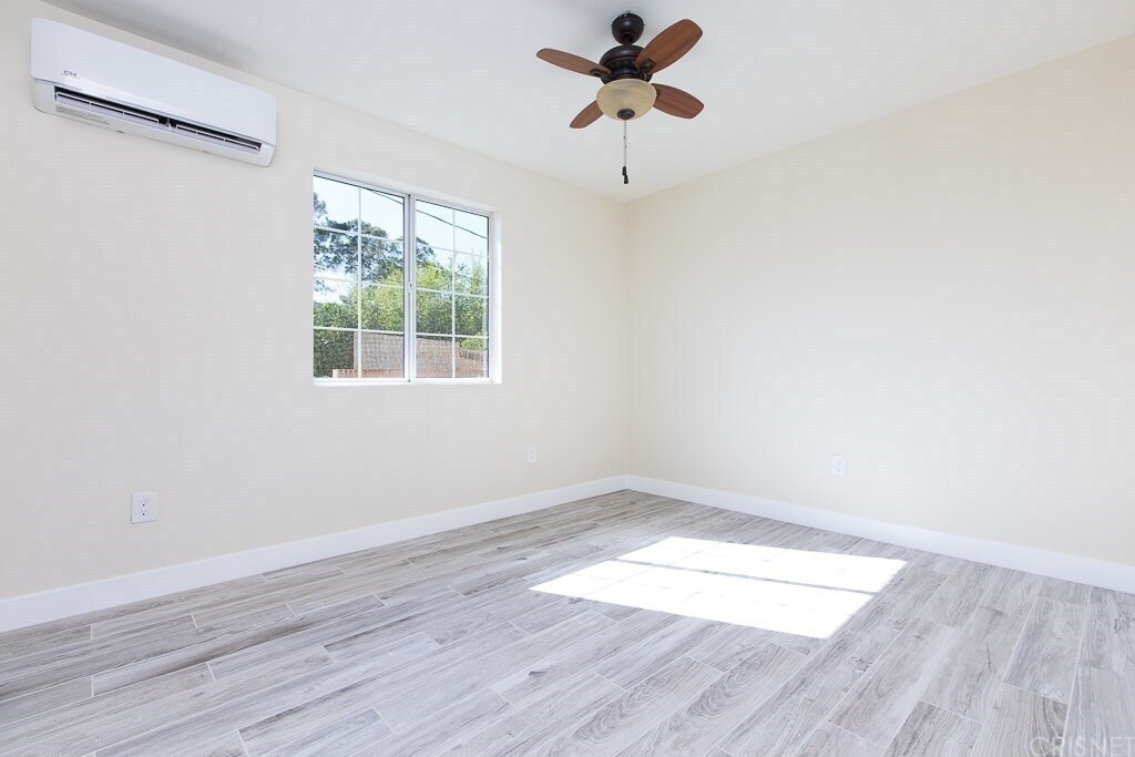 11602 Lull St, Unit Duplex in Los Angeles, CA - Building Photo