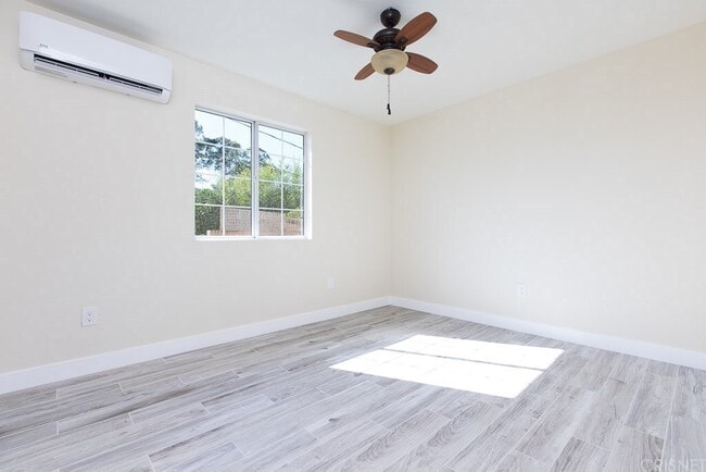 11602 Lull St, Unit Duplex