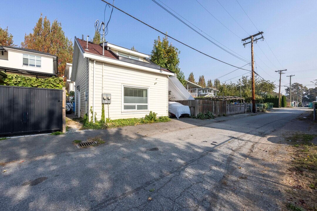 3162 Euclid Av in Vancouver, BC - Building Photo