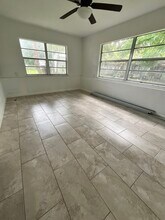 905 N Crystal Ter in Plant City, FL - Foto de edificio - Building Photo