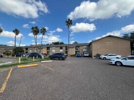 5302 Springfield Ave in Laredo, TX - Building Photo