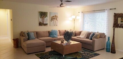 1150 Emerald Ln in West Palm Beach, FL - Building Photo - Building Photo