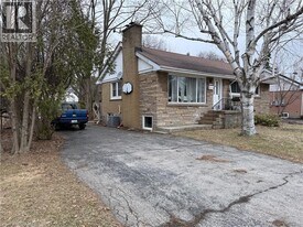 180 W 18th St in Hamilton, ON - Building Photo