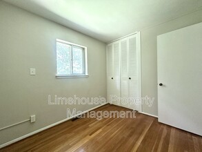 562 Briar Hill Rd in Norfolk, VA - Building Photo - Building Photo