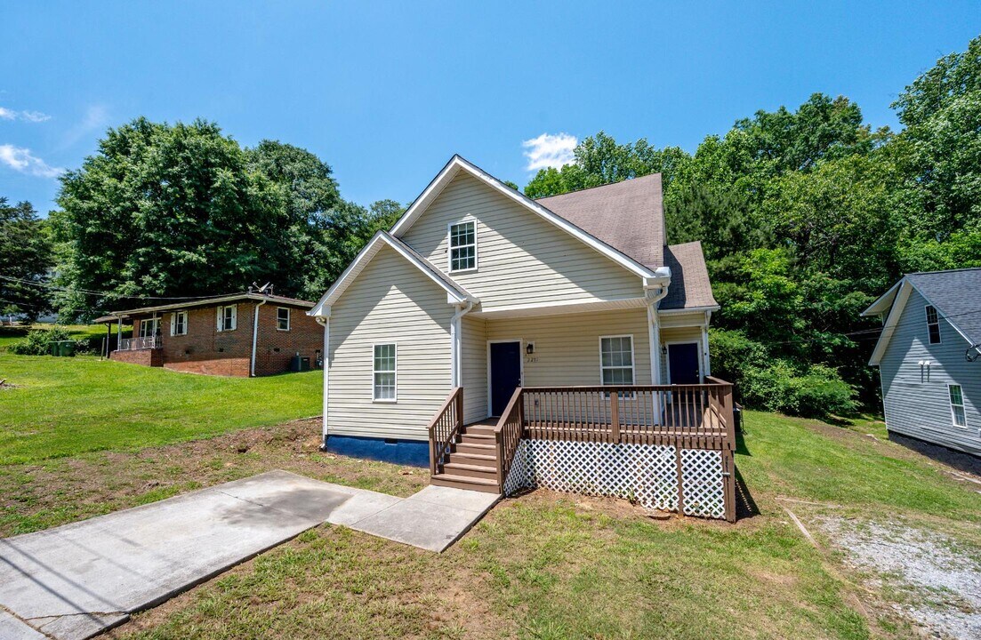 2271 Sisk St NW in Atlanta, GA - Building Photo