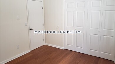 30 Iroquois St-Unit -7 in Boston, MA - Building Photo - Building Photo
