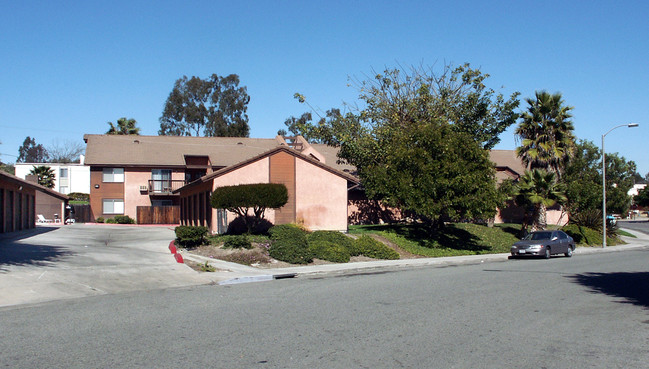 Westwind Apartments in Vista, CA - Foto de edificio - Building Photo