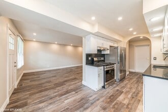 311 Milton Ct in Bloomingdale, IL - Building Photo - Building Photo