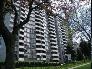 100 Sprucewood Ct in Toronto, ON - Building Photo - Building Photo