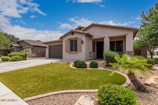 421 W Leatherwood Ave in San Tan Valley, AZ - Building Photo