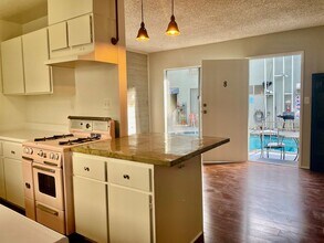 941 N San Vicente Blvd in West Hollywood, CA - Building Photo - Building Photo