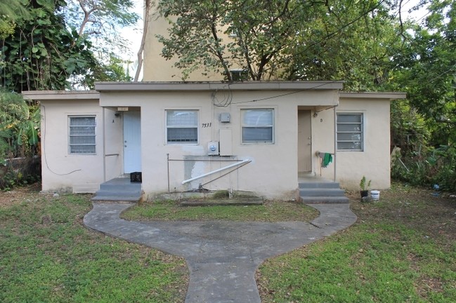 7525 NE Miami Ct in Miami, FL - Building Photo - Building Photo