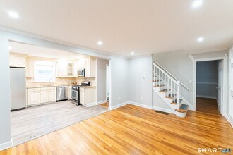 122 Oberlin Rd in Hamden, CT - Foto de edificio - Building Photo