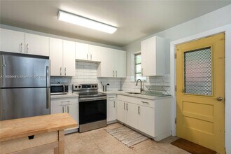 320 NE 55th Terrace in Miami, FL - Building Photo - Building Photo