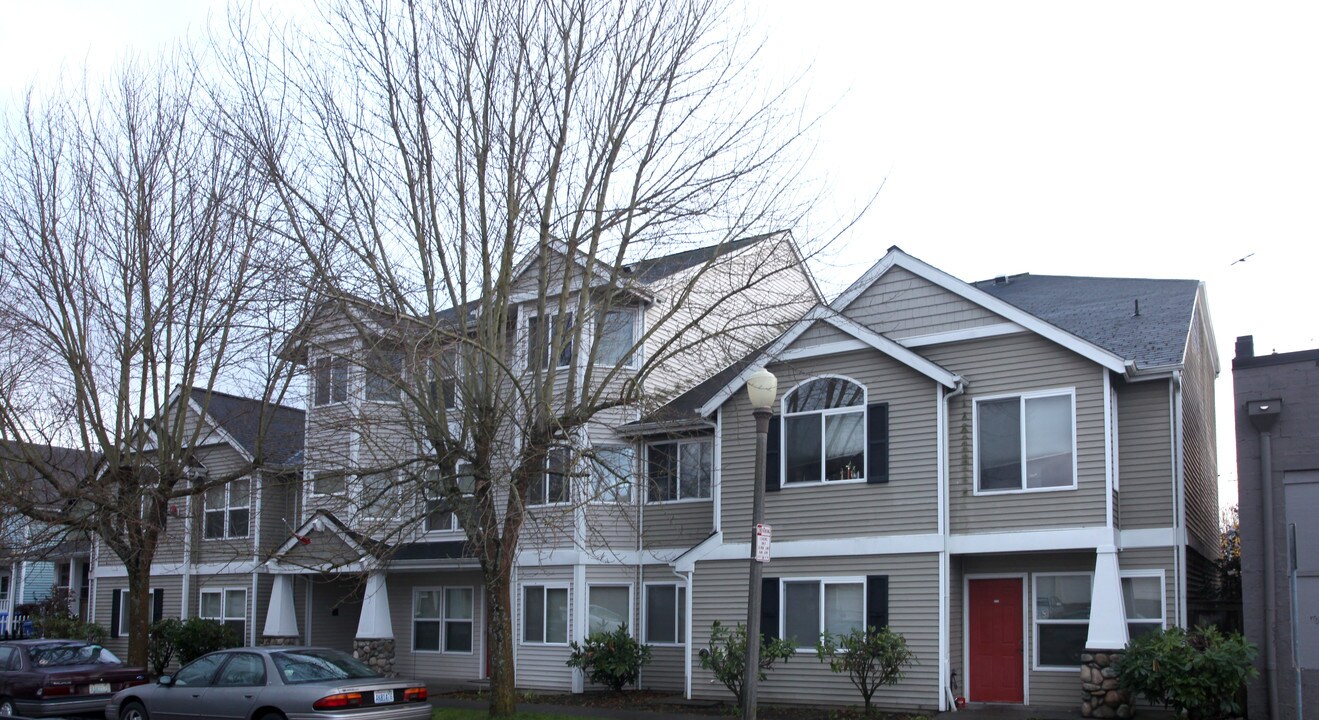 Oakes St. Apartments in Tacoma, WA - Building Photo