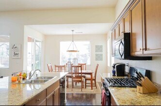 2535 W Sady Ct in Visalia, CA - Building Photo - Building Photo