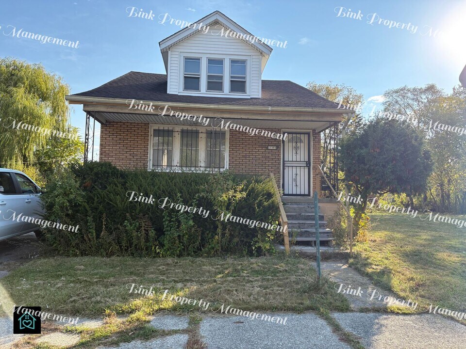 17390 Waltham St in Detroit, MI - Foto de edificio