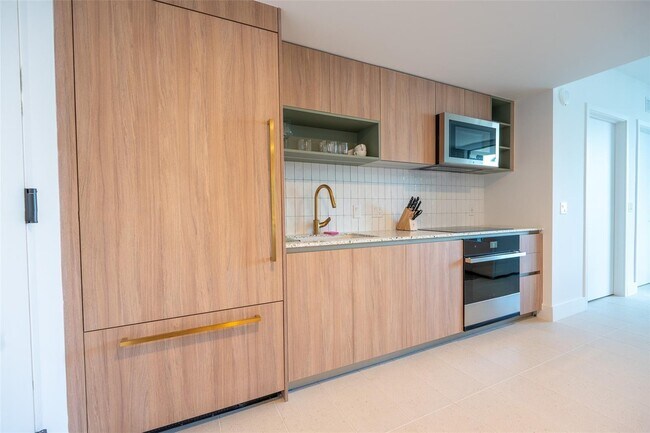 159 NE 6th St, Unit 4213 in Miami, FL - Foto de edificio - Building Photo