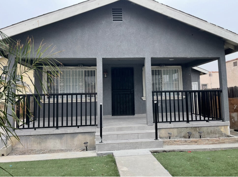 119 E 87th St in Los Angeles, CA - Foto de edificio
