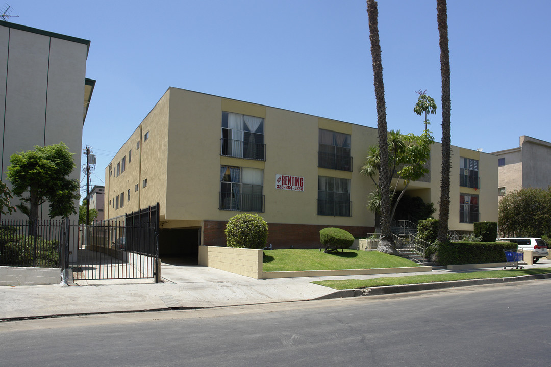 133 N Mariposa Ave in Los Angeles, CA - Building Photo