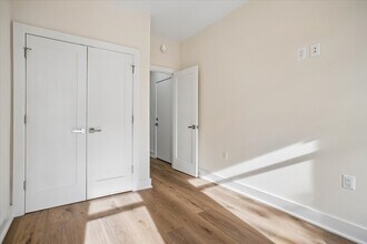 329 16th St SE, Unit Condo from rent in Washington, DC - Foto de edificio - Building Photo