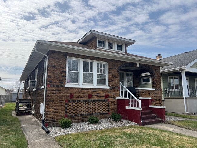 331 157th St in Calumet City, IL - Building Photo - Building Photo