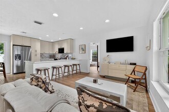637 41st Ave NE in St. Petersburg, FL - Building Photo - Building Photo