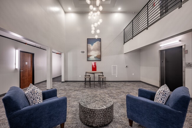 610 Gray St Apartments