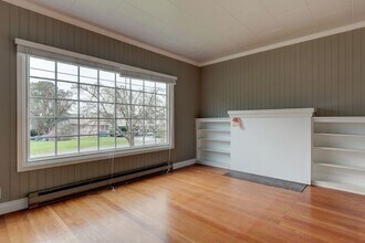 1250 SE 9th Ave in Oak Harbor, WA - Foto de edificio - Building Photo