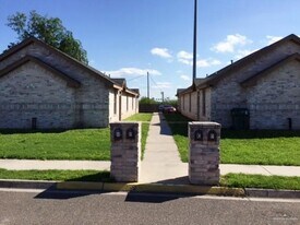 10 E Quail St in Pharr, TX - Building Photo