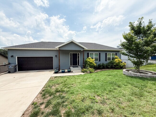 127 Rockridge Rd in Branson, MO - Foto de edificio - Building Photo