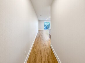 5609 Mobeetie Lp in Bee Cave, TX - Building Photo - Building Photo