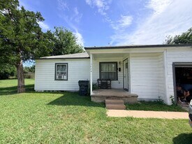 1604 NW Floyd Ave in Lawton, OK - Building Photo