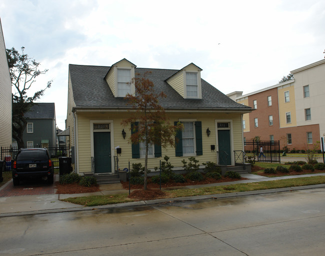 852 St Andrew St in New Orleans, LA - Foto de edificio - Building Photo