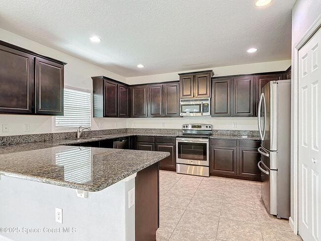 860 Fiddleleaf Cir in West Melbourne, FL - Building Photo - Building Photo