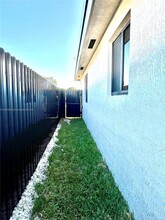 2421 NW 152nd Terrace in Miami Gardens, FL - Building Photo - Building Photo