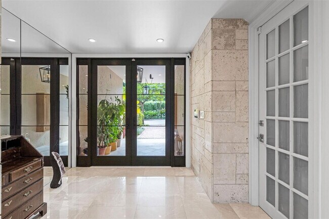 6124 Paradise Point Dr in Palmetto Bay, FL - Building Photo - Building Photo