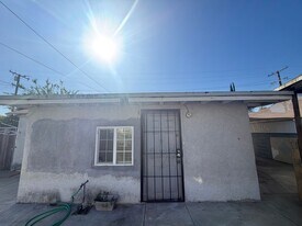 856 E 3rd St in Pomona, CA - Building Photo