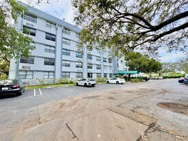 2401 Riverside Dr in Coral Springs, FL - Building Photo