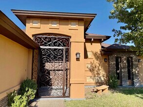 420 Sabal Loop in Laredo, TX - Building Photo - Building Photo