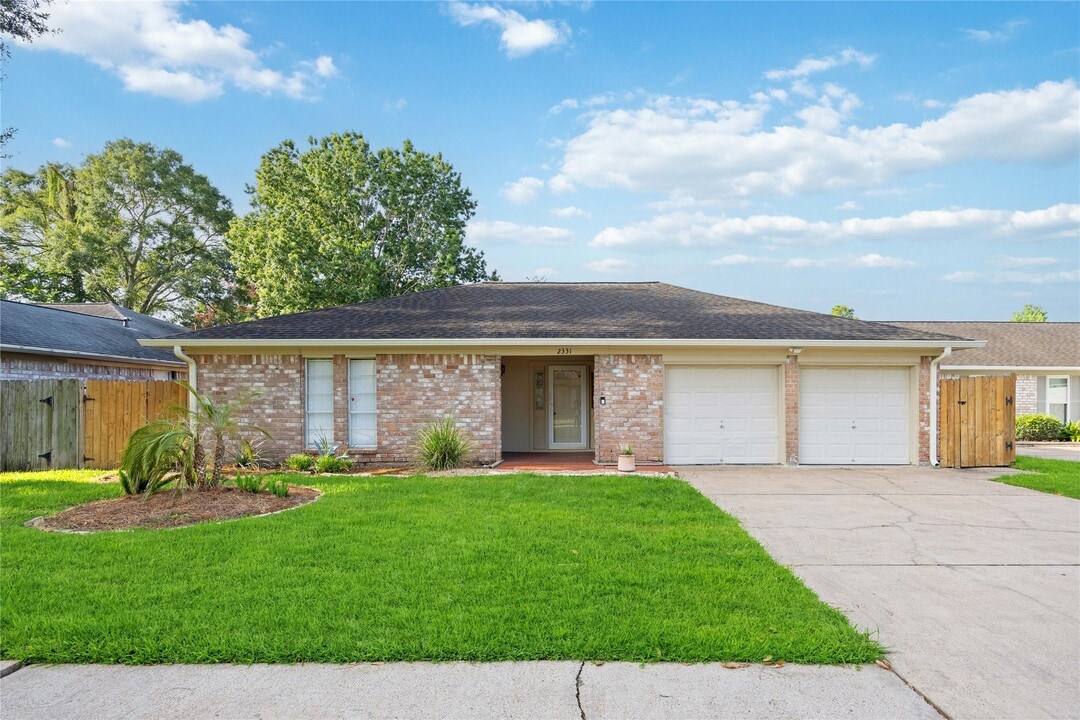 2331 Ridgemont Dr in Missouri City, TX - Building Photo