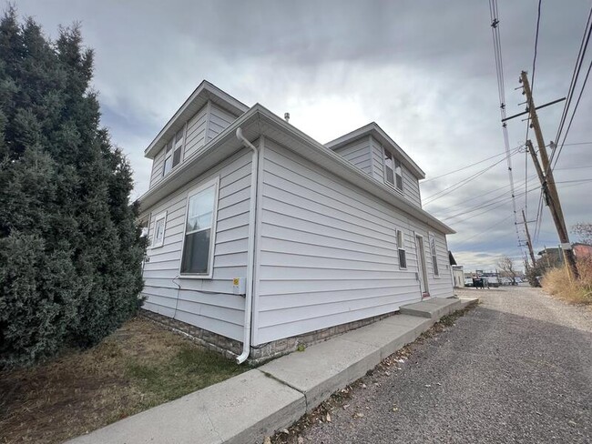 1610 Pebrican Ave in Cheyenne, WY - Building Photo - Building Photo